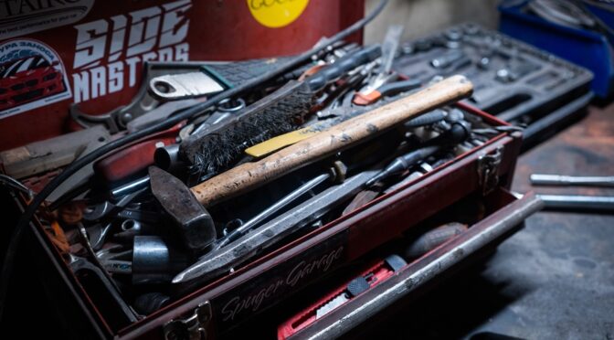 Complete Car Tuning Tool Kit: Essential Tools, Garage Organization, and Useful Accessories to Simplify Every Vehicle Modification